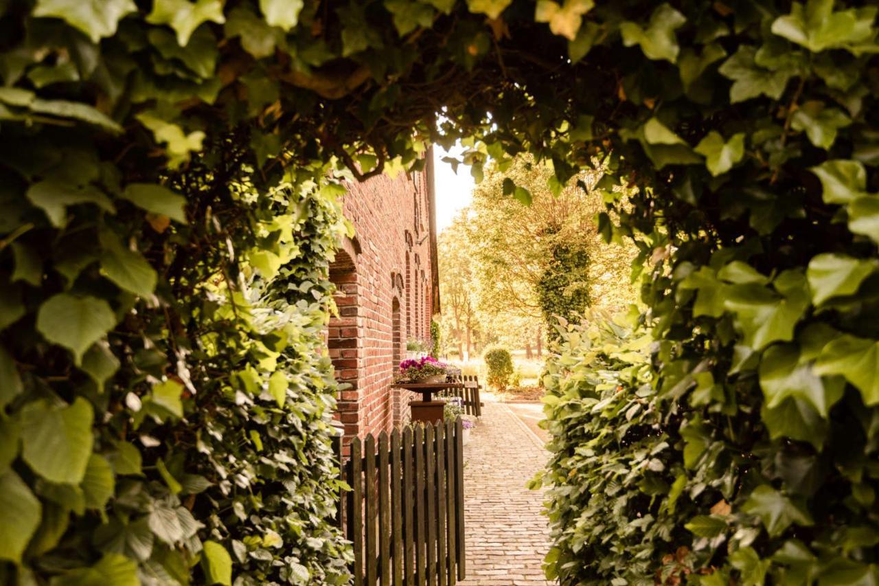 Hofgut Mollberg Hotel Wiefelstede Bagian luar foto